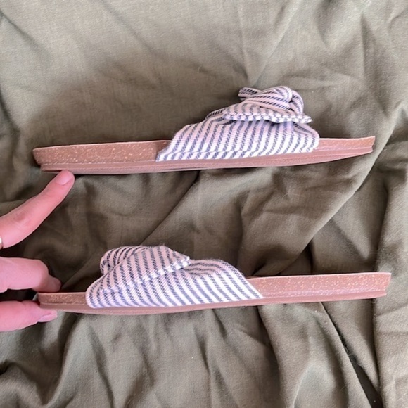 Brand New Blowfish Blue & White Striped Nautical Print Knot Bow Slides Sandals - Picture 10 of 13